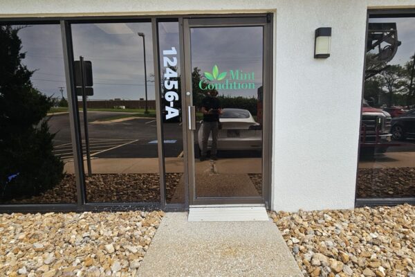 Window-Graphics-Kansas City-Mint-Condition-Signco Large
